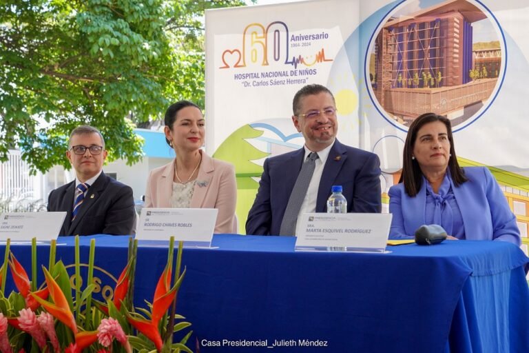 Chaves espera que la Contraloría no detenga la construcción de la Torre de la Esperanza