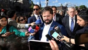 Boric exige que Argentina retire paneles solares instalados en territorio chileno