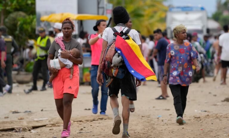 Colombia legalizará hasta 540.000 venezolanos tutores de menores de edad