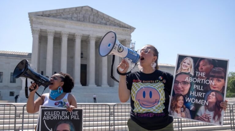 Supremo de EEUU mantiene acceso a medicación abortiva. Activistas “aliviados” pero cautos ante “respiro temporal”