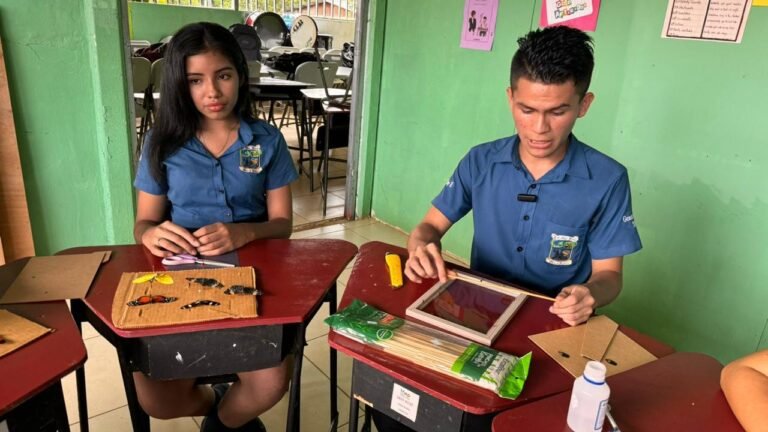 Jóvenes aprenden competencias para la vida gracias a talleres socioproductivos