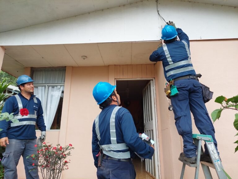 Vecinos de San Carlos, Los Santos, Cartago rural, Caraigres, Guanacaste y Zarcero ya cuentan con medidores inteligentes de electricidad