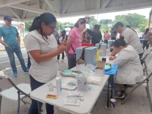 Vecinos de Curridabat responden al llamado de la CCSS y se vacunan contra la influenza estacional