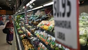 Congreso salvadoreño aprueba eliminar aranceles para alimentos de la canasta básica y otros productos