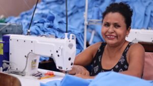 Mujeres emprendedoras de Colorado de Abangares reciben máquinas de coser nuevas por primera vez en 36 años