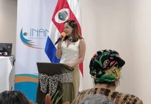 Inamu entrega más de 115 millones de colones a mujeres empresarias limonenses