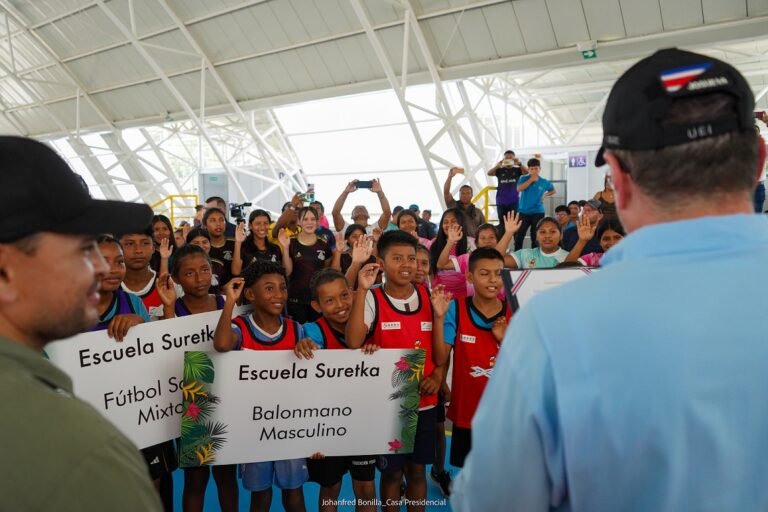 Comunidad de Talamanca inaugura gimnasio de más de 1.042 millones de colones