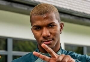 Jeyland Mitchell confiesa los retos de adaptarse al Feyenoord