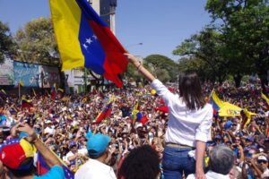 María Corina Machado lidera marcha opositora que reclama fraude de Maduro en Venezuela