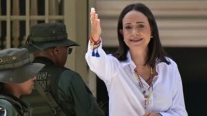 Maduro recibirá “salvoconductos” para dejar poder en Venezuela, garantiza María Corina