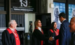 Tribunal Supremo convalida resultados que dieron a Maduro ganador de las elecciones; oposición rechaza sentencia