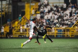 Sporting pone en riesgo la cima y Alajuelense se frota las manos