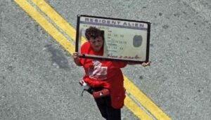 Indocumentados casados con ciudadanos estadounidenses pueden solicitar ya la “Green card” sin salir de EEUU