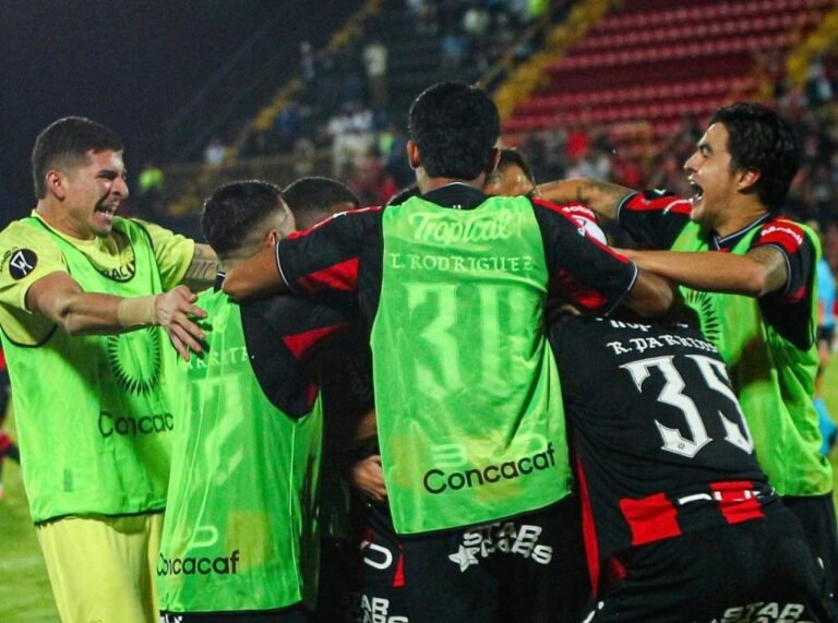 Gesto emotivo de un aficionado con Canhoto costó una multa inesperada a Alajuelense