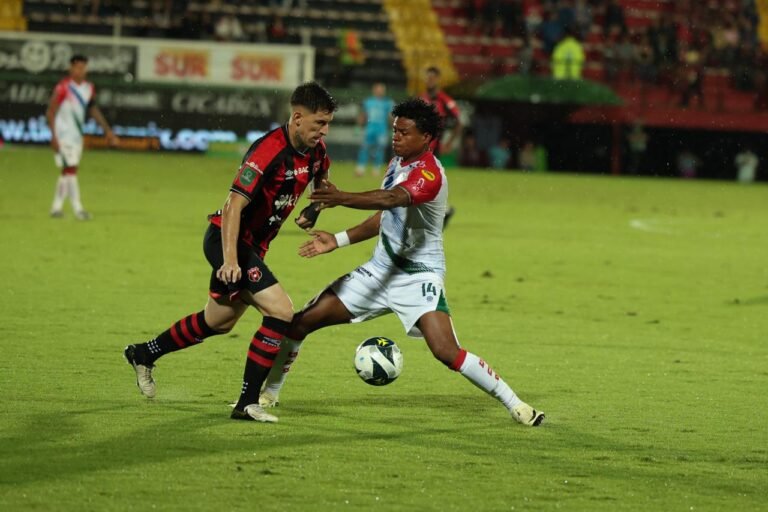 Alajuelense se mueve en busca de sumar a Canhoto para el juego ante Pumas