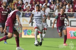 Saprissa vence a San Carlos con intervención del VAR