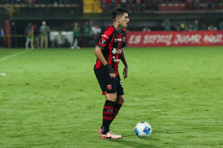 Alajuelense ya tiene claro si Canhoto estará para jugar contra Pumas