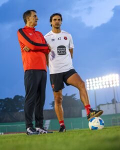 Alajuelense trabaja extras para corregir el error que le rompe la cabeza al liguismo