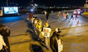 Estibadores de puertos desde Maine a Texas en huelga que podría causar desabastecimiento