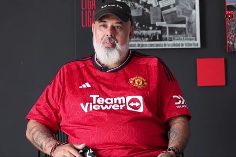 Alajuelense: Jugadores muestran su solidaridad con aficionado agredido en Guatemala