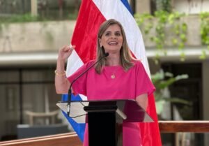 Gobierno de Chaves impulsará vía rápida a proyecto de jornadas 4×3