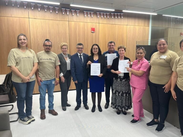 Luz Mary Alpízar presenta proyecto de Ley de Voluntariado en conjunto con organizaciones sociales