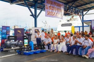 Inder entrega motores fuera de borda y granjas marinas equipadas a familias del Pacífico