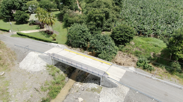 Habitantes de Quepos y Parrita estrenan obras de infraestructura