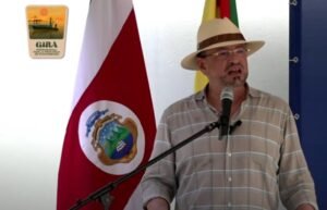 Chaves: Los diputados usan su sagrado derecho de control político para arriarle al Gobierno, si les contesto se ofenden 