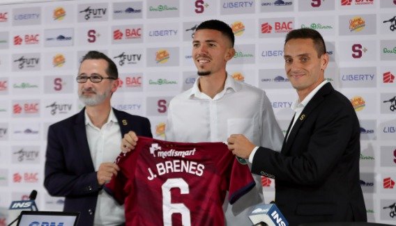 ¿Gerente deportivo de Saprissa castiga a Jefferson Brenes?