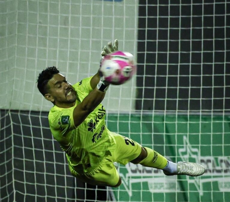 ¿Leo Moreira será campeón si Alajuelense gana el Torneo de Copa?