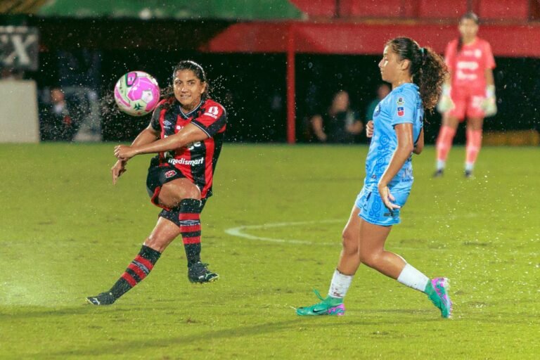 Alajuelense FF golea en Costa Rica y se alista para cerrar con dignidad en Concacaf