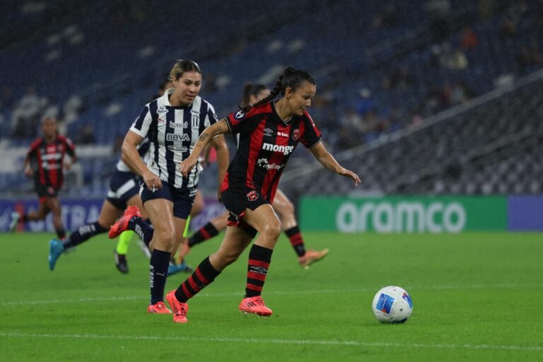 Alajuelense choca con la realidad al jugar en Concacaf