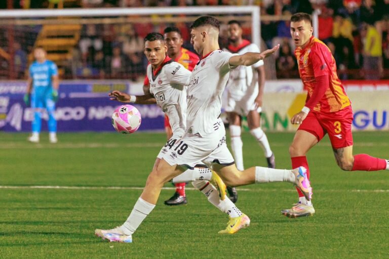 Semifinales definidas: Alajuelense vs. Herediano y Saprissa vs. San Carlos