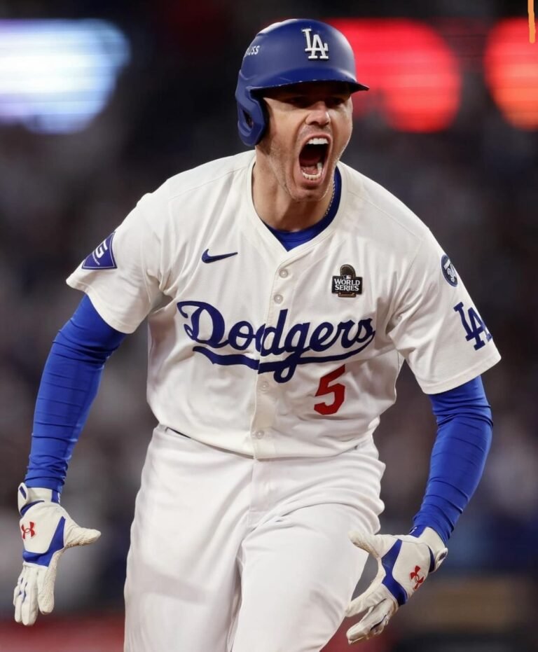 Dodgers derrotan a Yankees en inicio de Serie Mundial