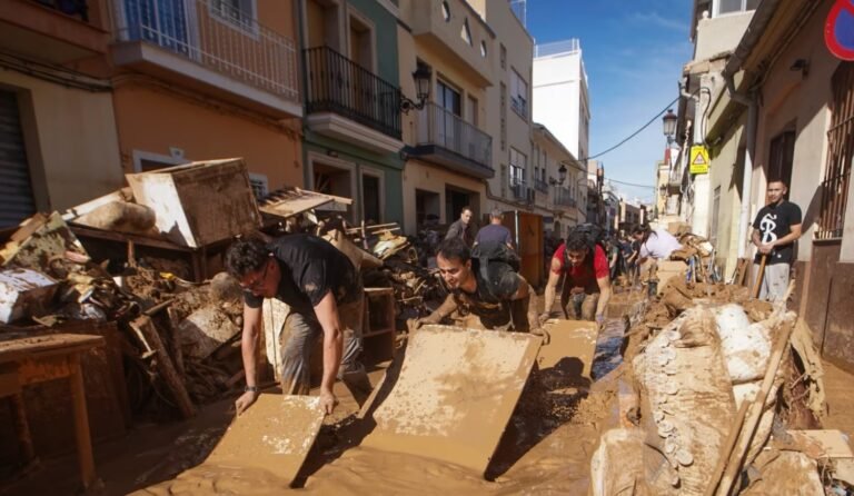 La cifra de muertos por inundaciones en España llega a 205 mientras los afectados piden ayuda