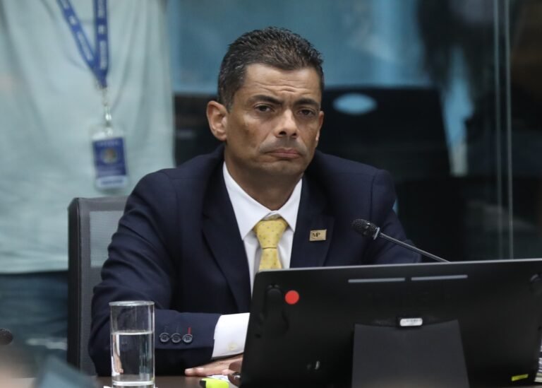 Fiscal general Carlo Díaz investiga nombramiento de Marta Esquivel en Mideplan