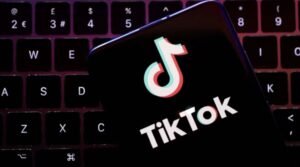 Maduro da 72 horas a TikTok para eliminar retos virales de Venezuela