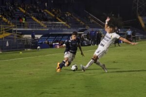 Cartaginés lucha por la clasificación en un disputado final de torneo