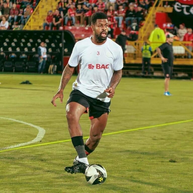 Guimaraes reprende a Manjrekar James: ‘En Alajuelense no podemos fallar’