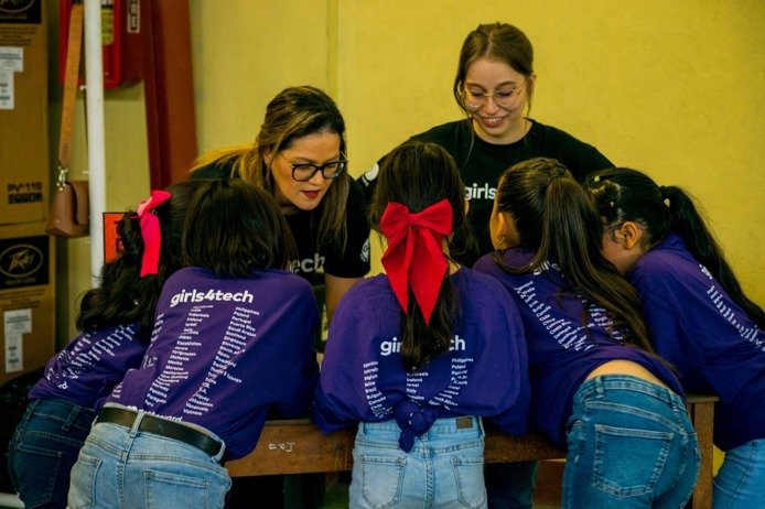 Más de 500 niñas de zonas rurales desarrollarán habilidades STEM con Girls4Tech™