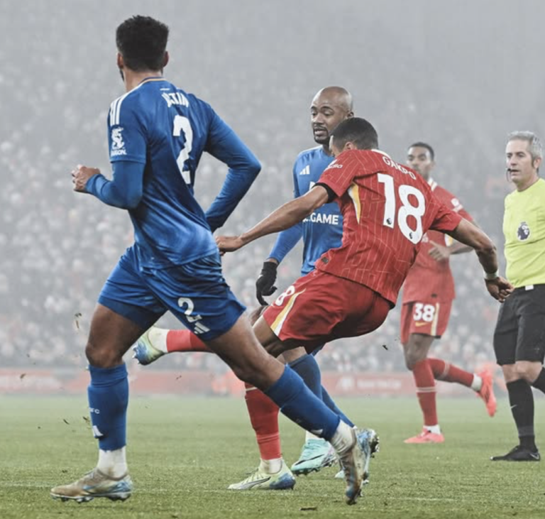 Liverpool se impone al Leicester y amplía su ventaja en la cima de la Premier League