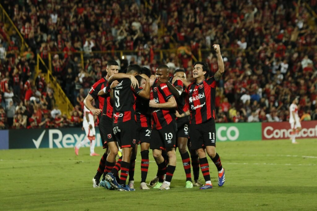 Alajuelense es bicampeón de la Copa Centroamericana.