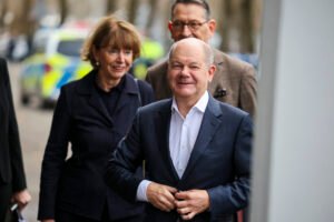 Scholz aboga por ayudas europeas para la venta de coches eléctricos