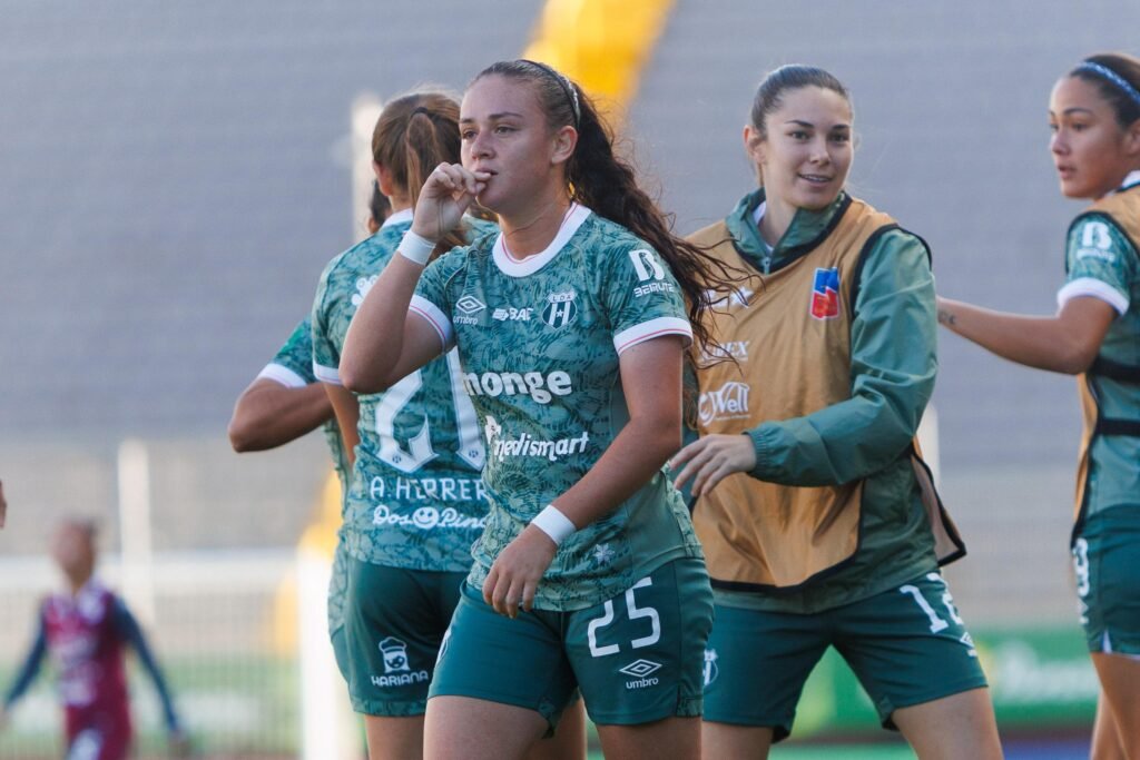 Alajuelense derrotó al Saprissa en el fútbol femenino.