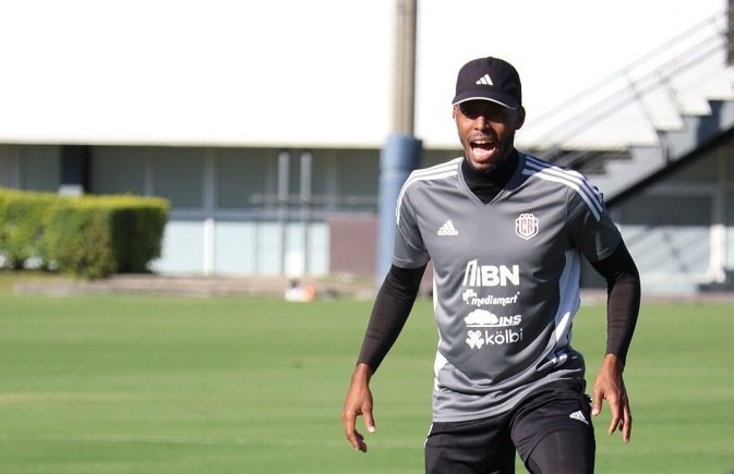 Junior Díaz tiene un nuevo reto en cuerpo técnico de Primera