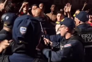 Video muestra fuerte discusión entre jugadores de Alajuelense y policías