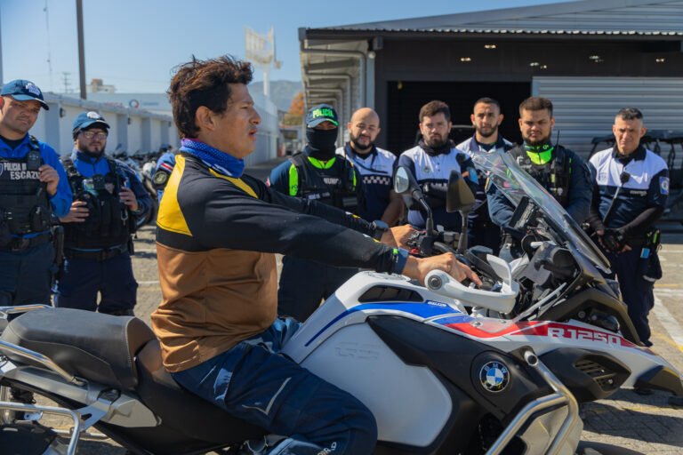 Policías y bomberos recibieron capacitación de conducción segura y operativa de motocicletas