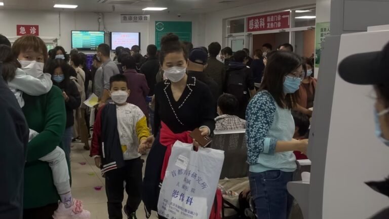 Médicos advierten que virus gripal en China no es Covid-19