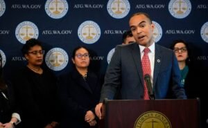 Juez bloquea temporalmente orden de Trump de cancelar la ciudadanía por nacimiento